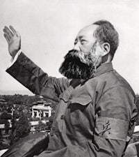 mao tse-tung waving from a balcony